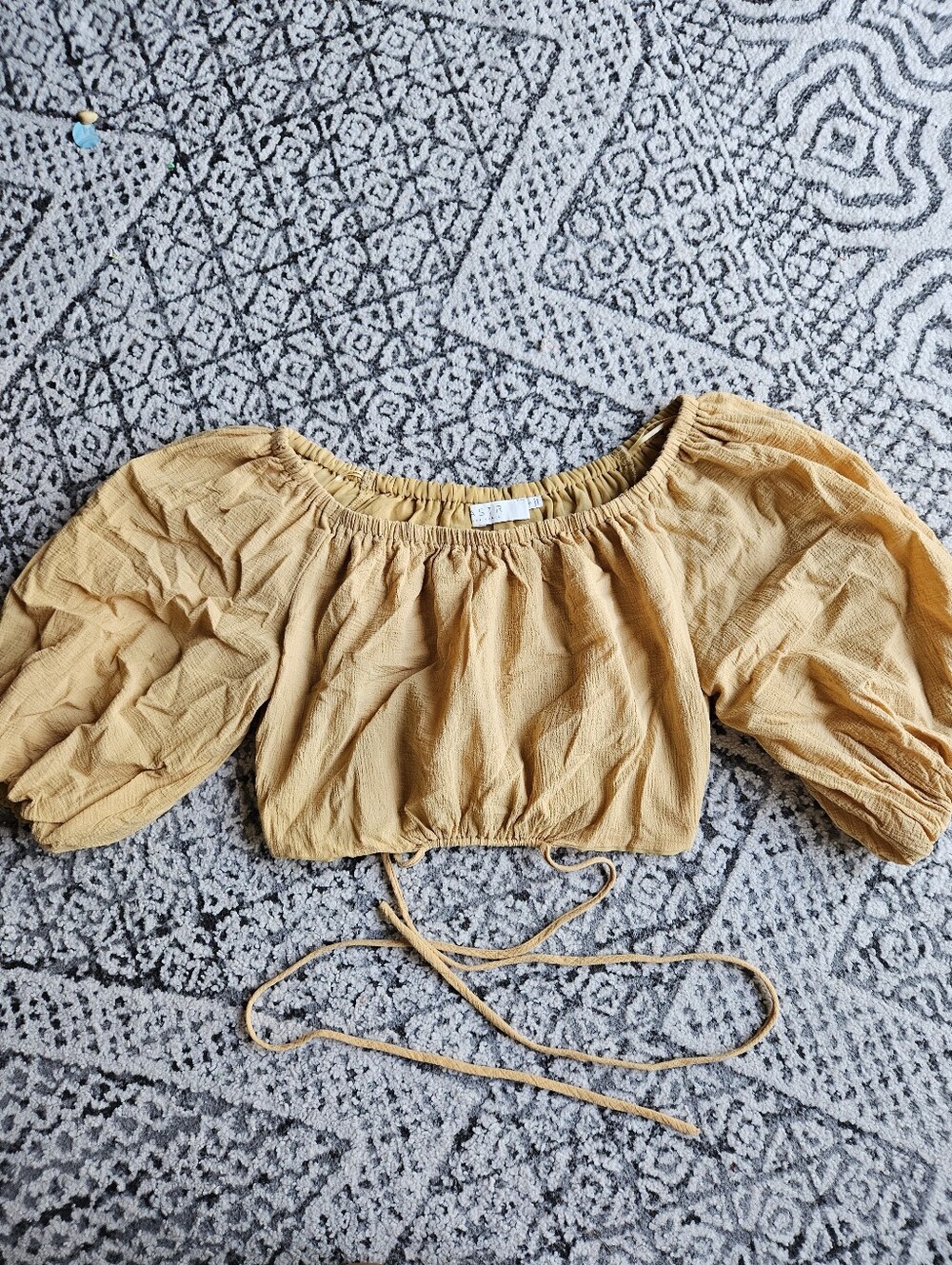 ASTR Golden Puff Sleeve Crop Top Size Small